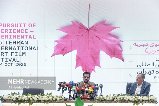 نشست خبری چهل و دومین جشنواره بین المللی فیلم کوتاه تهران با حضور بهروز شعیبی دبیر این دوره جشنواره صبح روز یکشنبه ۲۰ مهرماه ۱۴۰۴ در کوشک باغ هنر برگزار شد.