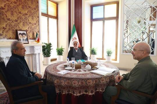 نشست مشترک سران قوا امروز دوشنبه ۲۱ مهر به میزبانی رئیس مجلس شورای اسلامی برگزار شد.
