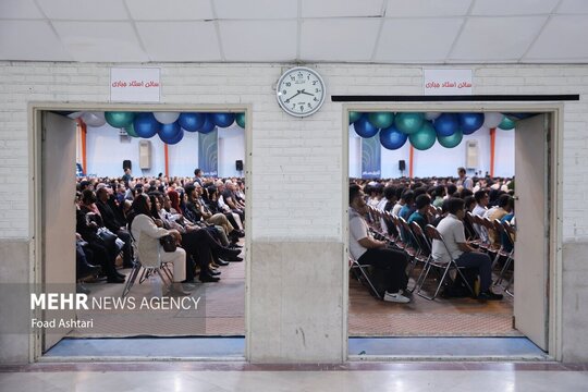 آیین استقبال از ۱۲۰۰ دانشجوی نوورود دانشگاه صنعتی شریف با حضور حسین سیمایی صراف وزیر علوم عصر امروز سه شنبه ۲۲ مهر ۱۴۰۴ در این دانشگاه برگزار شد.