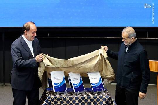 مسعود پزشکیان رئیس جمهور امروز سه‌شنبه ۲۲ مهر ۱۴۰۴ در همایش در مسیر عدالت حضور پیدا کرد.