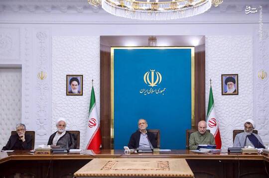 جلسه شورای عالی انقلاب فرهنگی به ریاست مسعود پزشکیان رئیس جمهور و سران قوای مقننه و قضاییه در نهاد ریاست جمهوری برگزار شد.