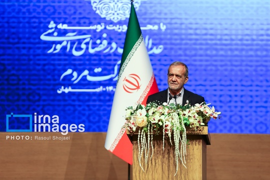 بیست‌ و هفتمین جشنواره خیرین مدرسه‌ساز، صبح پنجشنبه (۲۴ مهر ۱۴۰۴) با حضور «مسعود پزشکیان» رئیس جمهور در اصفهان برگزار شد.