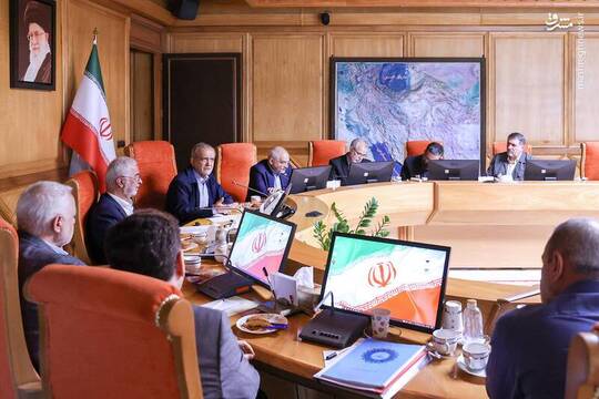 مسعود پزشکیان رئیس جمهور امروز شنبه ۲۶ مهر ۱۴۰۴ در جلسه شورای معاونین وزارت کشور حضور پیدا کرد.