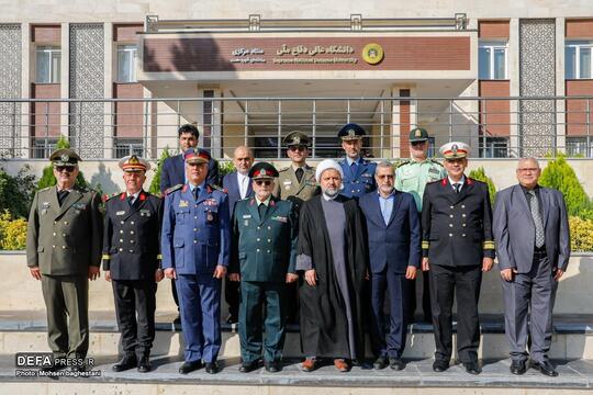سپهبد «عقیل مصطفی مهدی» رئیس دانشگاه دفاع ملی و تحقیقات نظامی عراق ضمن دیدار با سرتیپ «اسماعیل احمدی مقدم» فرمانده داعا، از بخش‌های مختلف دانشگاه عالی دفاع ملی ایران (داعا) بازدید کرد.