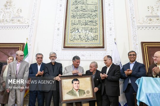 آئین نکوداشت مقام فرهنگی، ادبی دکتر محمدجعفر یاحقی؛ فردوسی‌پژوه معاصر و عضو پیوسته فرهنگستان زبان و ادب فارسی، شامگاه یکشنبه در تالار اجتماعات شهید مطهری (ره) انجمن آثار و مفاخر فرهنگی برگزار شد.