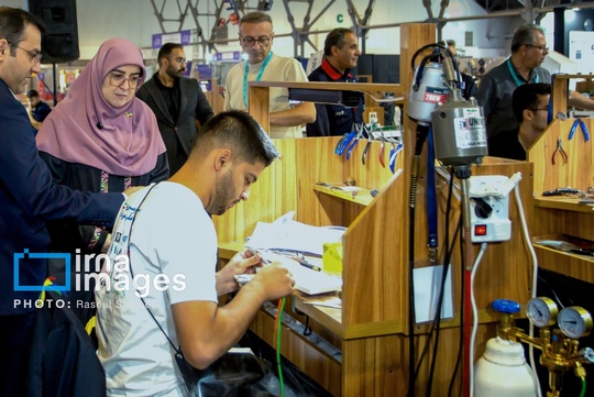 بازدید سخنگوی دولت از نمایشگاه ملی مهارت
