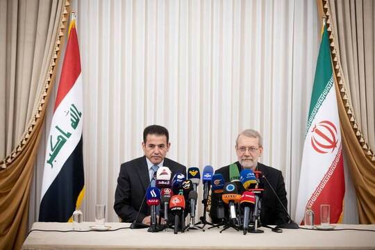 قاسم الاعرجی مشاور امنیت ملی جمهوری عراق بعد از دیدار با علی لاریجانی دبیر شورای عالی امنیت ملی در نشست خبری در تهران حضور پیدا کرد.
