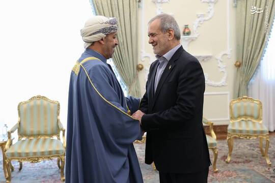 حمود بن فیصل بن سعید البوسعیدی وزیر کشور عمان با مسعود پزشکیان رئیس جمهور دیدار کرد.