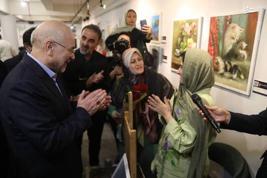 محمدباقر قالیباف رئیس مجلس از جشنواره همام ویژه آثار هنرمندان توانیاب بازدید کرد.