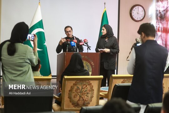 نشست خبری رحیم حیات قریشی سفیر پاکستان در ایران برگزار شد.