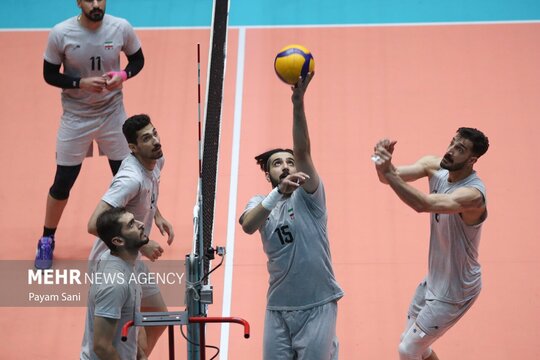 تمرین مردان والیبال ایران پیش از اعزام به ریاض با حضور مربی و کادر فنی این تیم برگزار شد.