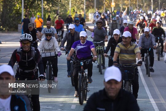 همایش دوچرخه سواری بازنشستگان شهرداری تهران در بوستان ولایت برگزار شد.