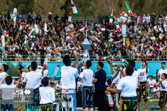 آیین اختتامیه چهارمین دوره مسابقات قهرمان شهر،  با حضور علیرضا زاکانی شهردار تهران و جمعی از پیشکسوتان ورزشی و علاقمندان به ورزش در استادیوم امام رضا(ع) برگزار شد