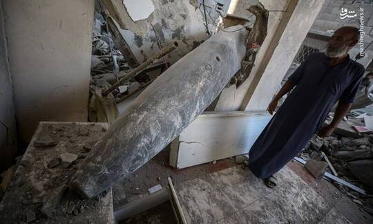 تصاویری از بمب عمل‌نکرده اسرائیلی در منزل یک خانواده در غزه