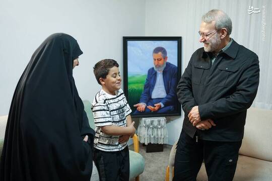 علی لاریجانی دبیر شورای عالی امنیت ملی روز گذشته شنبه ۱۱ آبان ۱۴۰۴ با خانواده شهید سرلشگر سعید ایزدی (حاج رمضان) دیدار کرد.