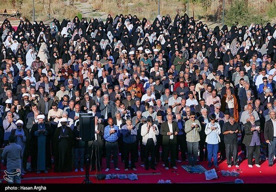 اقامه نماز طلب باران در زنجان