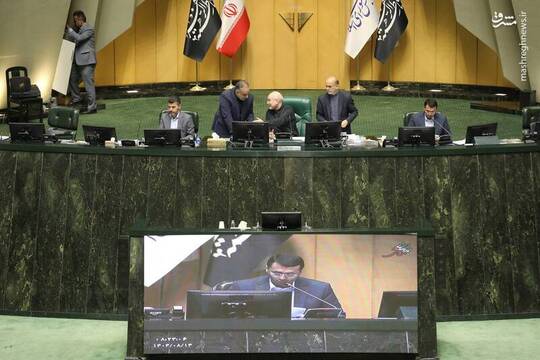 جلسه علنی مجلس به ریاست محمدباقر قالیباف رئیس قوه مقننه رأس ساعت ۸ و ۱۳ دقیقه و با حضور ۱۹۱ نفر از نمایندگان برگزار شد.