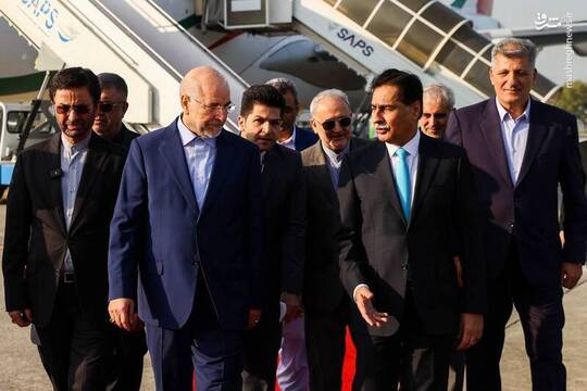 محمدباقر قالیباف رئیس مجلس وارد اسلام‌آباد شد. فداحسین مالکی، محمدنور دهانی، رحمدل بامری، مهرداد گودرزوند و فضل‌الله رنجبر، رئیس مجلس را در این سفر همراهی می‌کنند.