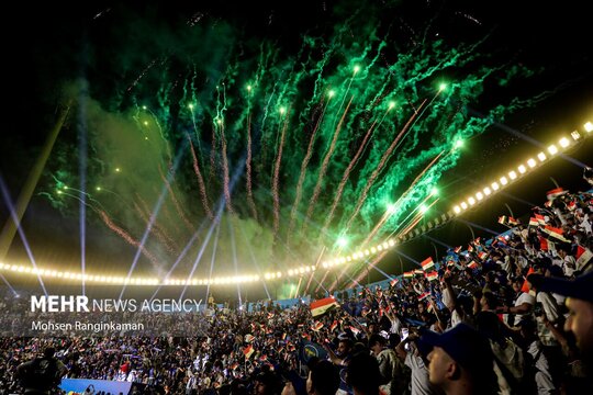 بزرگترین گردهمایی انتخاباتی بغداد در آخرین شب تبلیغات انتخابات پارلمانی عراق با حضور گسترده جوانان عراقی در ورزشگاه ملت این شهر برگزار شد.
