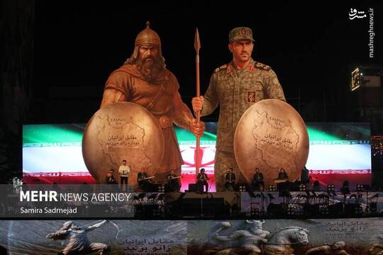 مراسم اختتامیه پویش «در مقابل ایران دوباره زانو می‌زنید» و رونمایی از مجسمه «والرین» شامگاه جمعه در میدان انقلاب برگزار شد.