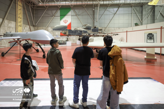 بازدید مردم از نمایشگاه هوافضا