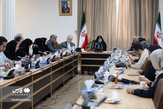 گزارش سالانه نقض حقوق بشر در آمریکا و انگلیس با حضور فروزنده ودیعتی مدیرکل زنان و حقوق بشر وزارت امور خارجه در ساختمان دکتر فاطمی وزارت امور خارجه رونمایی شد.