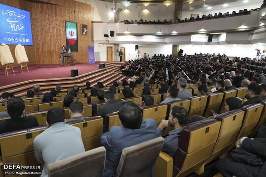 همایش حقوق ملت و آزادی‌های مشروع در فضای مجازی مبتنی بر منظومه فکری حضرت آیت الله خامنه‌ای در مرکز همایش‌های کتابخانه ملی برگزار شد.