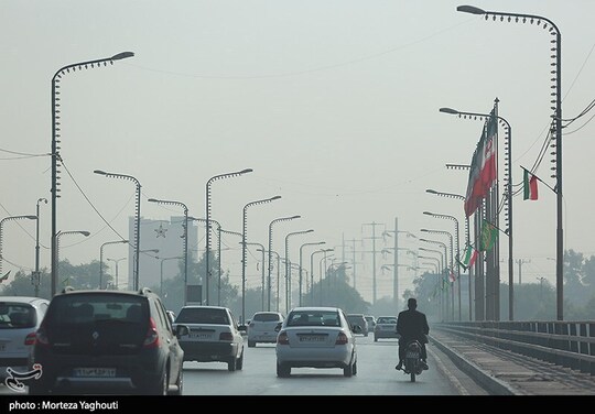 هوای اهواز امروز بیستم آبان با شاخص 228 در وضعیت بسیار ناسالم قرار گرفت. سه شهر دیگر خوزستان نیز در وضعیت بنفش هستند و شرایط آلودگی هوا برای همه شهروندان استان هشداردهنده است.