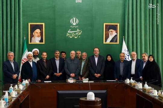 اعضای مجمع نمایندگان استان اصفهان در آستانه ۲۵ آبان روز حماسه و ایثار مردم اصفهان با محمدباقر قالیباف رئیس مجلس دیدار کردند.