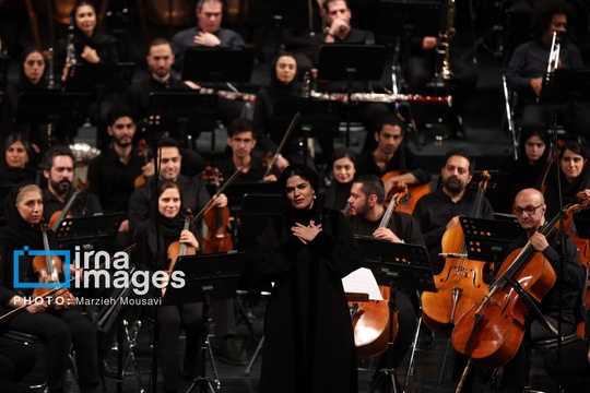 ارکستر سمفونیک تهران به رهبری «پانیذ فریوسفی»، شامگاه چهارشنبه با عنوان «دیارِ سیمرغ» در تالار وحدت اجرا شد.