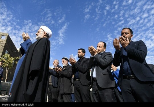 اقامه نماز باران امروز جمعه با حضور نمازگزاران در روستای فردو قم برگزار شد