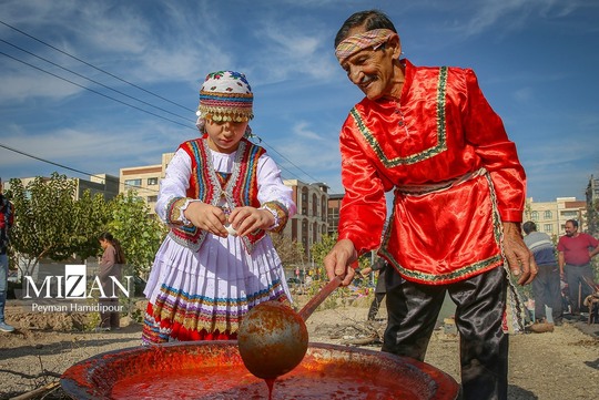 جشنواره املت و چای آتیشی (چای سنتی کندک) ظهر روز جمعه با حضور پرشور خانواده‌های بجنوردی در فرهنگسرای شهروند برگزار شد.