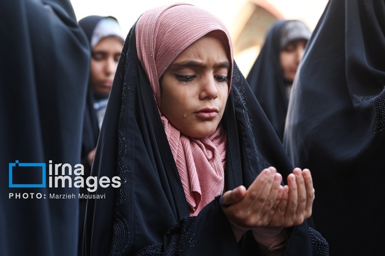 مراسم اقامه نماز باران، صبح جمعه به امامت آیت‌الله «حسن منفرد» در حرم حضرت عبدالعظیم حسنی (ع) و عصر امروز در آستان امامزاده صالح (ع) برگزار شد.