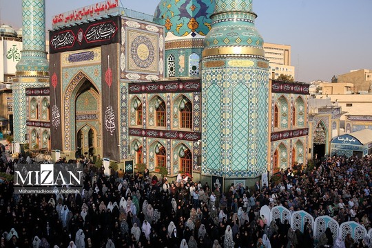 مراسم اقامه نماز طلب باران، عصر جمعه با حضور جمعی از مردم تهران در آستان مقدس امام‌زاده صالح (ع) برگزار شد.