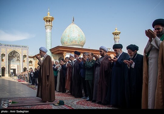 اقامه نماز باران در حرم مطهر شاهچراغ(ع)