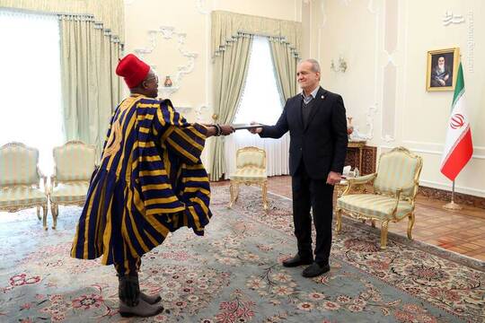 تسلیم استوارنامه سفیر کشور غنا به رئیس جمهور