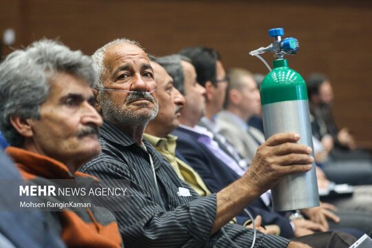 همایش بین المللی جانبازان شیمیایی «نفس‌های سوخته» با حضور سعید اوحدی، حجت‌الاسلام والمسلمین مجید انصاری، عبدالکریم حسین‌زاده و جانبازان شیمیایی جنگ تحمیلی، در سالن دهکده نشاط برگزار شد.