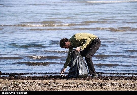 پویش مردمی پاکسازی ساحل رودسر فرصتی برای آموزش و ترویج فرهنگ حفاظت از محیط زیست ایجاد کرد ،جمعی از دوستداران محیط زیست ساحل رودسر گیلان را پاکسازی کردند