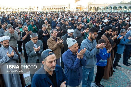 عصر جمعه ۳۰ آبان ماه، نماز استسقاء یا همان نماز طلب باران با حضور زائران و مجاوران در صحن جامع مهدوی مسجد مقدس جمکران و به امامت حجت الاسلام سید محمدمهدی میرباقری اقامه شد.