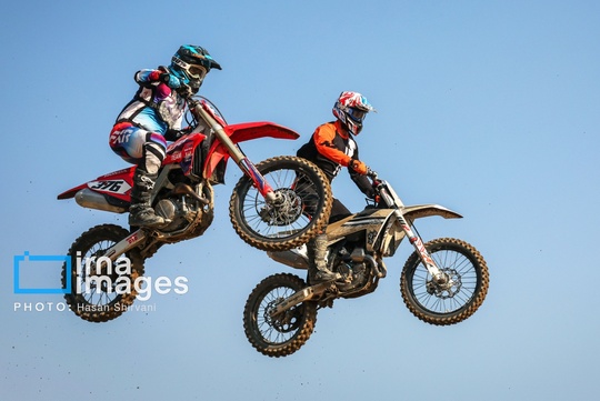 مرحله نخست مسابقات موتور کراس قهرمانی کشور جام «راپیدو ریس»، جمعه ۳۰ آبان با حضور موتورسوارانی از استان های مختلف کشور در پیست موتور کراس مجموعه ورزشی آزادی تهران برگزار شد.