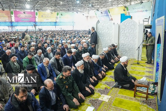 نماز عبادی-سیاسی جمعه تهران جمعه ۳۰ آبان به امامت حجت الاسلام حاج علی اکبری خطیب موقت نماز جمعه تهران، در دانشگاه تهران برگزار شد.