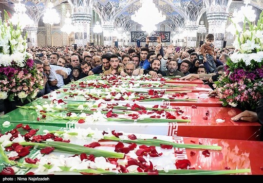 در شب شهادت حضرت زهرا(س)، حرم مطهر هشتمین خورشید؛امام رضا(ع) میزبان وداع باشکوه با پیکر مطهر 13 شهید گمنام شد و عطر شهادت در فضای حرم رضوی پیچید.