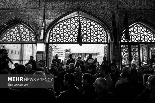 مراسم عزاداری ایام فاطمیه و شهادت حضرت زهرا (سلام الله علیها) ظهر روز یکشنبه در بازار تهران و در مسجد ملک برگزار شد.