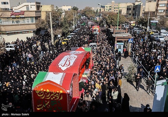 تشییع پیکر 12 شهید گمنام در اصفهان