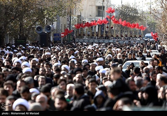 مراسم عزاداری روز دوشنبه سالروز شهادت حضرت فاطمه (س) از دفتر حضرت آیت الله وحید خراسانی آغاز شد، حجت‌الاسلام حائری و سید حسن میریزدی و حاج علی‌اصغر انصاریان مرثیه سرایی کردند.