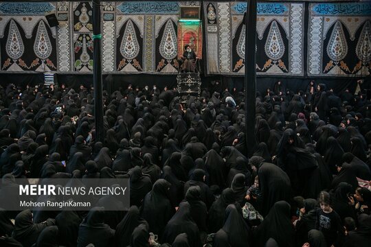 مراسم عزاداری روز شهادت حضرت زهرا (س) در حسینیه سادات اخوی