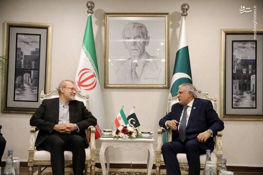 علی لاریجانی دبیر شورای عالی امنیت ملی با سناتور محمد اسحاق دار معاون نخست وزیر و وزیر امور خارجه پاکستان دیدار و گفت‌وگو کرد.