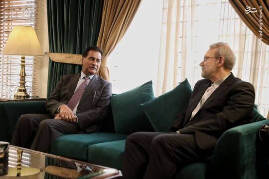 علی لاریجانی دبیر شورای عالی امنیت ملی جمهوری اسلامی ایران در دومین جلسه کاری خود در اسلام‌آباد با سردار ایاز صادق رئیس مجلس ملی پاکستان دیدار کرد.