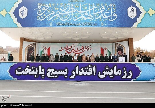 رزمایش اقتدار بسیج پایتخت، با حضور سردار «احمد وحیدی»، سرلشکر پاسدار «محمد پاکپور»، سردار «حسین نجات» و ده هزار نفر از بسیجیان تهران در دانشگاه افسری امام حسین (ع) برگزار شد.