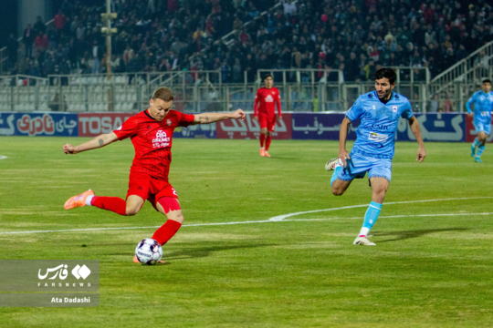 لیگ برتر فوتبال تراکتور ۳ -   چادرملو اردکان ۱